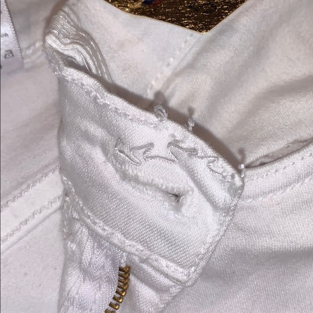 🤍NWT- Vibrant Ripped Jeans🤍 - Picture 7 of 7